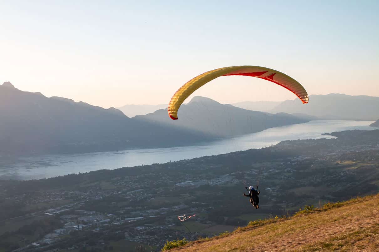 Le parapente pratique en duo est une des activit&eacute;s &agrave; sensations les plus pratiqu&eacute;es des Alpes
