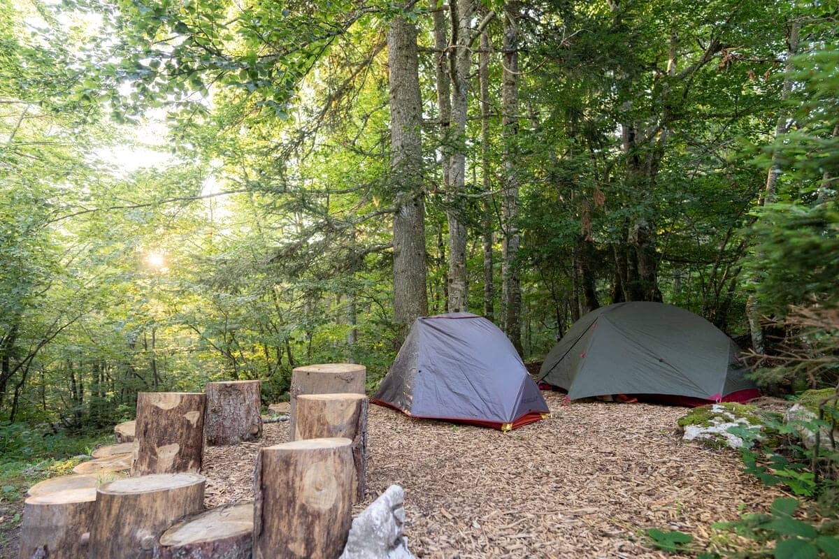 aire de bivouac dans les Bauges par Alpigraphie / Kröll Matthias pour Grand Chambéry Montagne
